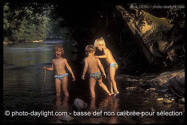 enfants dans la rivire - children in the river